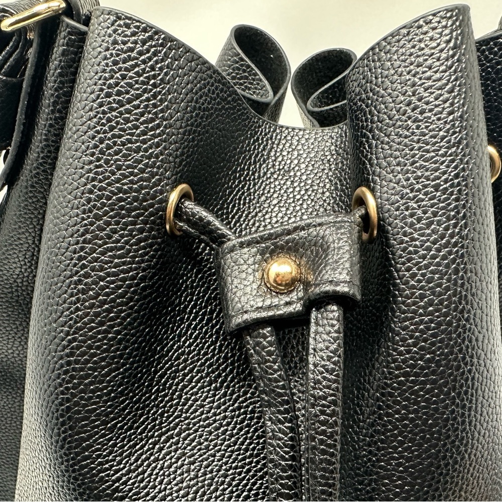 BELLA RUSSO Pebbled Faux Leather Black Tote Handbag w/ wristlet, NWT​​ - Picture 2 of 8